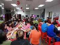 東引鄉東湧社區發展協會舉行年度會員大會,理事長林德建報告一年來的付出成果。(圖:東湧社區發展協會提供)