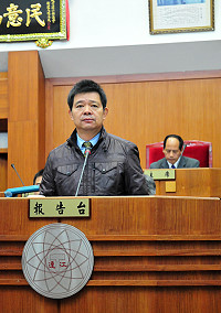 　縣議會第5屆第8次定期大會開議，議員們特別關注縣府團隊整體表現，聽取施政報告之後，輪番就施政報告內容、近期縣政表現及熱門議題提出質詢。（圖／文：曹重偉）