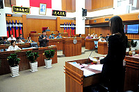 連江縣議會第5屆第8次定期大會昨正式開議,由縣長楊綏生進行施政報告暨說明。(圖/文:曹重偉)