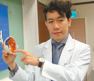 敏盛醫院眼科醫師許宏源。 記者郭逸君/攝影