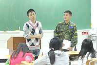 東指部義務教學團隊至東引國中小實施義務教學,課堂上學生專心聆聽。(圖/文:陳璽名)