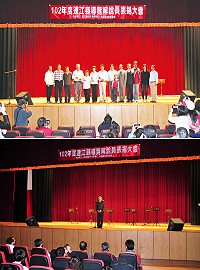 觀光第一線辛苦了!縣府首次舉辦「連江縣績優導覽解說員表揚大會」,縣長楊綏生頒發獎牌給獲選的林增官、陳其平、林家君、林愛蘭、鄭智新5人,強調發展觀光是馬祖最好的選擇,縣府會努力改善交通,讓遊客進得來、出得去,勉勵所有從業人員發揮熱情。(圖/文:曹重偉)