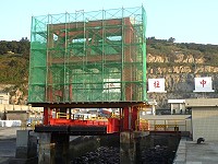 　東引中柱港升降棧橋展開保養修繕，不影響臺馬輪、合富輪停靠作業。（圖／文：陳其敏）