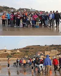 提升海洋資源,昨日建設局在東莒福正海域放流原生種「小海瓜子蛤」蛤苗。(圖/文:林冰芳)