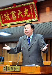 議員張永江進行質詢。(圖/文:曹重偉)
