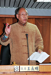 議員王長明進行質詢。(圖/文:曹重偉)