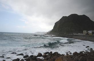 東北角的海浪常常看起來暗潮洶湧。 (聯合報系資料照片 )