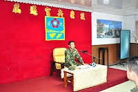 　黃指揮官期勉屆退官兵隨時調整自己的腳步面對人生挑戰。（圖／文：吳岳衡）