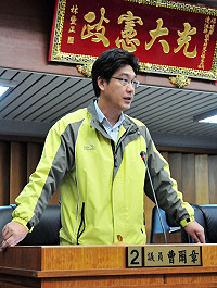 　議員曹爾章進行質詢。（圖／文：曹重偉）