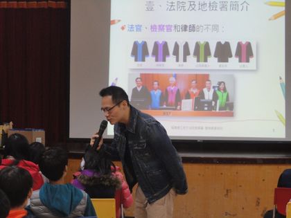 檢察官謝祐昀到東引校園宣導法治教育。連江地檢署提供