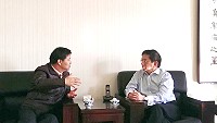 101-105年馬祖港埠建設計畫執行及經費,縣長楊綏生昨上午先拜會經建會主委管中閔(圖右)爭取支持及協助。(圖:連江縣政府提供)