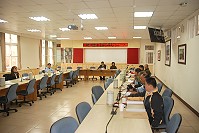 連江縣政府昨天召開103年公告土地現值評議會,由縣長楊綏生主持,會同審議委員討論。(圖/文:邱竟瑋)