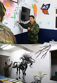 陳指揮官前往基層連隊視導中山室美化情形,期藉美化生活環境,讓官兵發自內心熱愛團隊、凝聚向心。(圖/文:呂則賢)