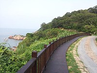 　南竿津板步道海景非常壯觀，沿途還有鐵堡等知名景點。（圖／文：沈佳瑩）