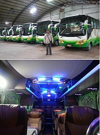 　北竿龍福旅行社引進6部27人座中型遊覽車完成掛牌，董事長王樹欽在台期間做最後驗證，並安排船運馬祖。（圖：龍福旅行社提供）
