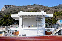 　塘岐運動場司令台重新粉刷迎接103年元旦。（圖／文：陳鵬雄）