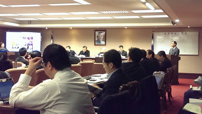 交通部長葉匡時在上午也到場說明及接受立委詢答。(圖/連江縣政府提供)