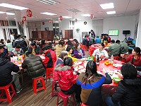 東湧社區展協會年終聯誼餐會,氣氛熱鬧。(圖/文:陳其敏)