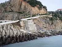 　東引中柱港附近濱海道路坍方，將由縣府補助專款修建。（圖／文：陳其敏）