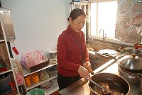 山隴一小吃店開張,前車掌小姐林玉霞掌廚。(圖/文:邱竟瑋)