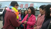 　莒光原指揮官黃金財向鄉親道別，鄉代主席謝春欗感謝黃金財任內軍民關係融洽。（圖：陳曉婷提供）