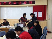 連江縣政府辦理102年度公職人員財產申報,共12名相關局室及附屬機關(構)主管中籤,須辦理申報作業。縣府昨天於局室業務會報中同步抽籤。(圖:縣府政風室提供)
