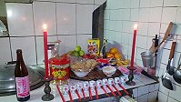 　傳統灶爐祭拜灶神，最具原味。（圖：陳冬嬌提供）