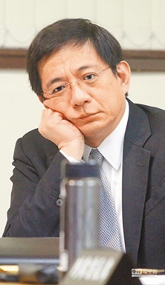 管中閔透露,大學聯考英、數兩科加起來考38分;東引當兵重拾教科書,立志出國留學。(圖/中國時報)