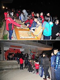 北科大「馬祖服務隊」昨晚推出「萬勝嘉年華」創意夜市,除了豐富的小遊戲,還特別規劃地區首見的「鬼屋」,果然吸引近200位喜歡刺激的大小朋友前往試膽。(圖/文:曹重偉)