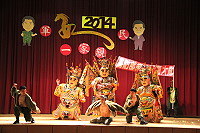 　馬防部103年春節軍民聯歡會，由部隊、民間參與節目演出，贏得熱烈迴響。（圖：馬防部提供）