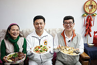 　歡喜過好年，福氣好綿延！歡迎收看神氣家族春節特別節目，體驗傳統年節的喜慶，感受有你有我的溫暖，特別推薦《尋找家鄉的味道》節目，古早味、古早情、媽媽的家鄉味，是現代繁忙社會中，令人想念的滋味。（圖：太極門提供）