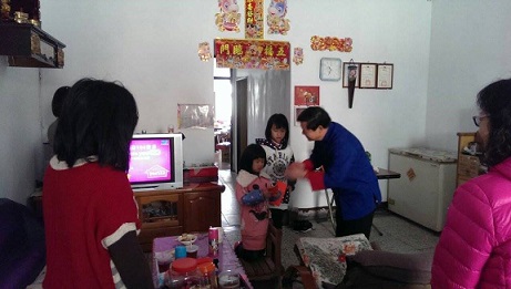 縣長楊綏生大年初二北竿走春，並向鄉親拜年。(圖／連江縣政府）