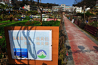 因應觀光發展及新年度到來,縣府環保局今年持續將公園綠地管理清理維護工作及公廁維護委外辦理,今年得標廠商為明淨清潔行;廠商也於各主要公園綠地設置告示,提醒大家「保護環境是一種責任,也是一種美德」。(圖/文:曹重偉)