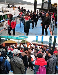 春節連假剛過,新一波的「萬人遊馬祖」陸客人潮馬上來報到!業界表示,這波人潮從初四開始就陸續湧現,昨天更是一次來了222人,讓福澳碼頭榮景再現。(圖/文:曹重偉)