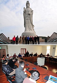聯合國國際救援物資台灣總會主席吳達民等一行就世界佛像陶瓷博物館來馬設點展示一事,來馬勘察展覽場館,在劉德全陪同下走訪介壽澳口公園、媽祖宗教文化園區及國軍馬祖醫院3處,下午並與縣長楊綏生召開協調會。(圖/文:曹重偉)