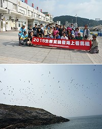 馬祖青年導覽解說員搭乘賞鷗船觀賞馬祖風光和群鷗飛翔天際。(圖:馬管處提供)