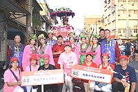 馬祖同鄉會19日參加桃園市2015桃園閩南文化節藝閣嘉年華踩街活動,以「媽祖在馬祖」為主題街車,讓桃園市民了解馬祖文化,並歡迎桃園市民到馬祖一遊。(圖:馬祖同鄉會)