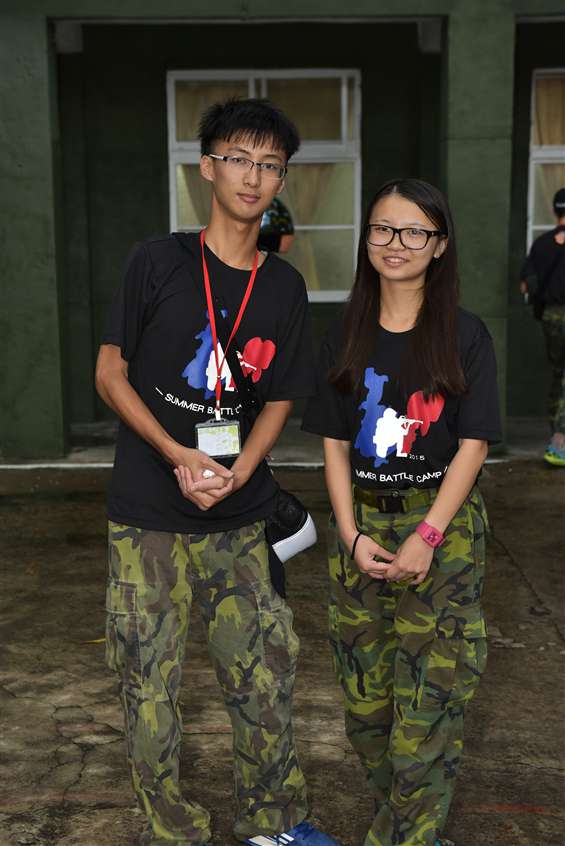 李亭(右)與李臆立(左)在收到第3梯次馬祖戰鬥營的錄取通知時,才知道雙雙一同報名,這將成為他們人生中最美好回憶。(軍聞社記者莊家宏攝)