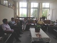 議長張永江、議員陳貽斌、莒光鄉長謝春欗拜會台電馬祖區處,討論西莒台電線路地下化。(圖:連江縣議會提供)