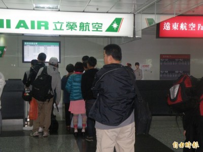 中秋節連續假期澎湖航線,27日上午開放訂位。(記者劉禹慶攝)