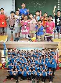 　教育部大專青年偏鄉藝術教育工作隊14日結訓暨授旗儀式後，第4區隊16日至18日出發到東引國中小，進行為期3天的服務。（圖：教育部提供）