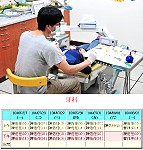 　牙醫很忙！縣立醫院7月27日、28日牙科僅有1位陳佑任醫師一夫當關，候診民眾也知道陳醫師一個人很辛苦，多能體諒或是先去辦別的事情，現場未聞抱怨聲。（圖／文：曹重偉）