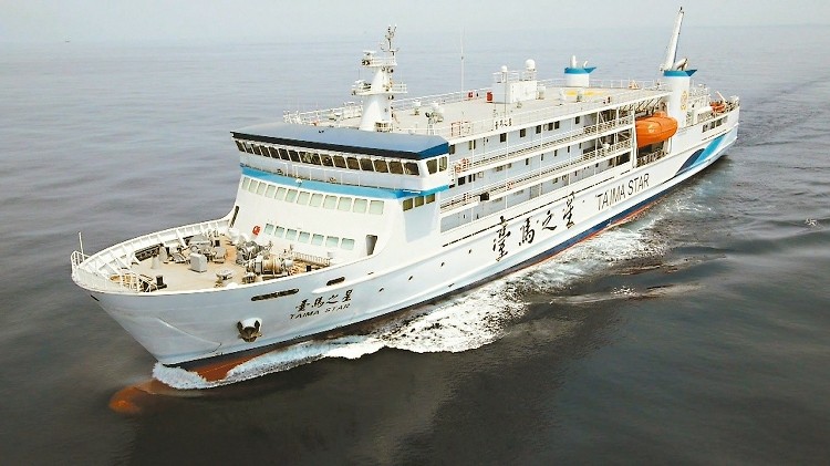 全新臺馬之星從旗津開往外海「海上公試」,昨天連江縣政府人員做最後驗收。 圖/連江縣政府提供