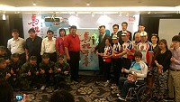 縣府昨日在台北舉辦「馬祖群英會,海陸卡蹓Kaliu趣」記者會,縣長劉增應、立委陳雪生、議長張永江、南竿鄉長陳振國及莒光鄉長謝春欗連袂推銷馬祖旅遊觀光活動,歡迎全國民眾來馬祖卡蹓。(圖:社團法人中華民國國際青年之家協會提供)