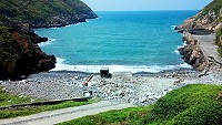西引島清水澳滿佈海漂垃圾,待西南風轉弱後,鄉公所即會安排淨灘。(圖/文:陳其敏)