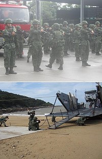 上圖:戰備檢查,風雨生信心。下圖:運輸作業聯合載運過程。(圖/文:陳韋臣)