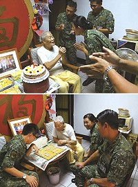 (上圖)馬防部弟兄姐妹為宋伯伯歡慶父親節。(下圖)宋伯伯與南竿隊本連弟兄切磋棋藝。(圖/文:陳浙巖)