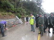 　東引災後復原持續進行，東指部派200官兵協助支援。（圖：東引鄉公所）