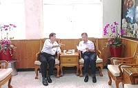 東引民意對「臺馬輪」延用輸運方式,縣長劉增應與議長張永江共同探討有效運用方式。(圖:吳嘉榮)
