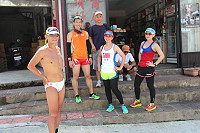 　縣府教育局昨日邀請泳褲鐵人劉坤澤(圖左一)、路跑甜心陳明俐(圖右一)等跑者一同進行試跑，協助馬拉松賽道測量和補給站規劃事宜。（圖／文：吳嘉榮）